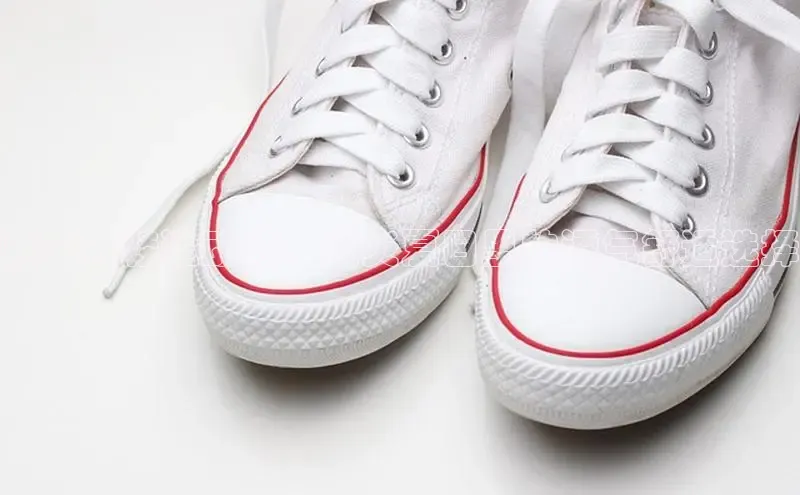 意昂体育百度Apollo夏日男鞋运动鞋：炎炎夏日里的透气舒适选择