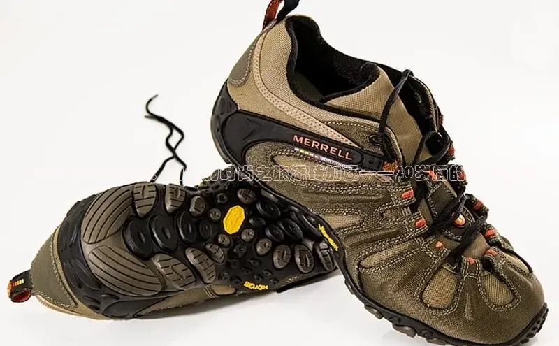 2025新款运动鞋：为您的时尚之旅添砖加瓦——20岁后的经典选择